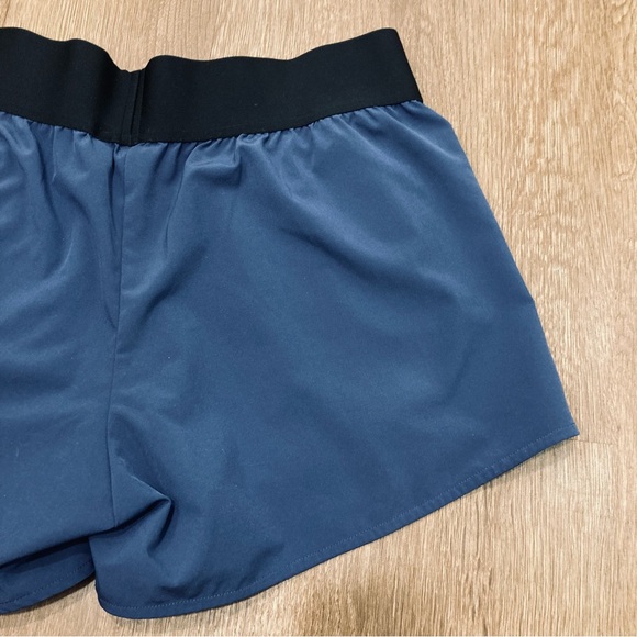 Women’s Adidas Shorts Pockets Athletic Stretchy Running Curved Hem M Navy Blue - Picture 6 of 13